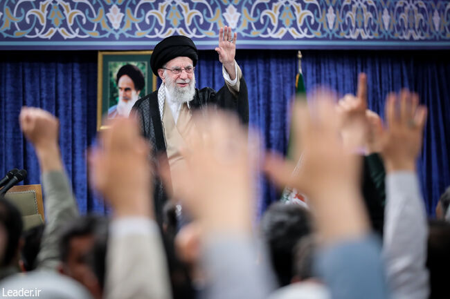 HAMANEY: İRAN MİLLETİ ABD VE SİYONİST REJİMİ MAĞLUP ETTİ 