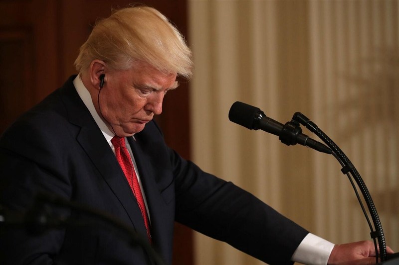 KANAL 13: TRUMP TÜM CEPHELERDE ÇIKMAZA SÜRÜKLENDİ