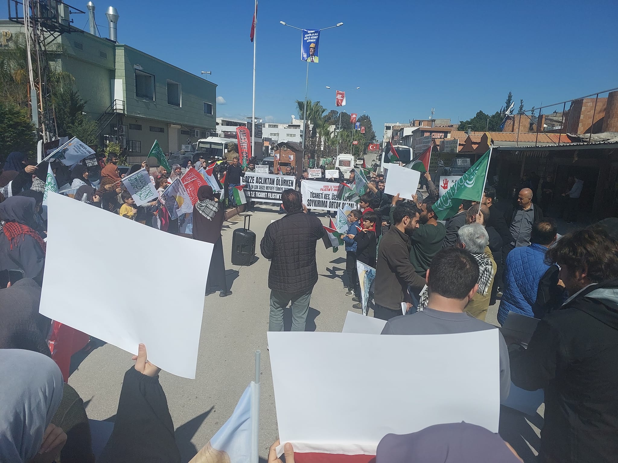 ADANA İNCİRLİK NATO ÜSSÜ ÖNÜNDEN GAZZE'YE DESTEK (VİDEO-FOTO)