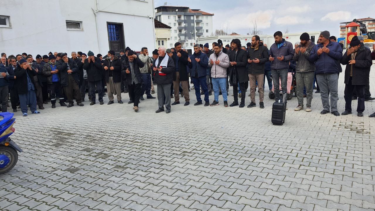 CUMA NAMAZININ ARDINDAN MALATYA'DA GAZZE İÇİN DUA (VİDEO)