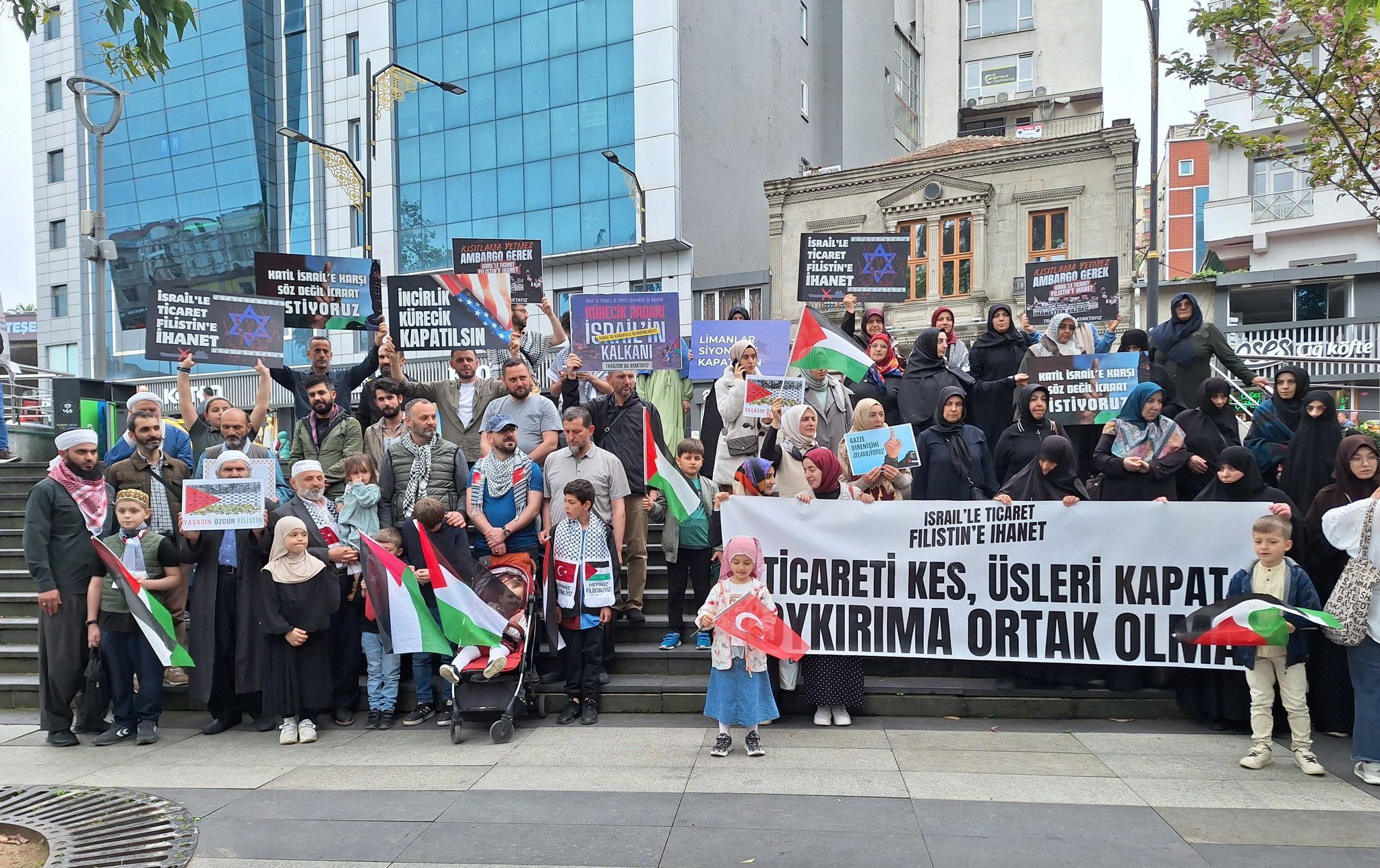 DİRENİŞ ÇADIRI'NIN ÇAĞRISIYLA 30 İLDE KÜRECİK VE İNCİRLİK'İN KAPATILMASI TALEBİYLE EYLEM DÜZENLENDİ (FOTO)