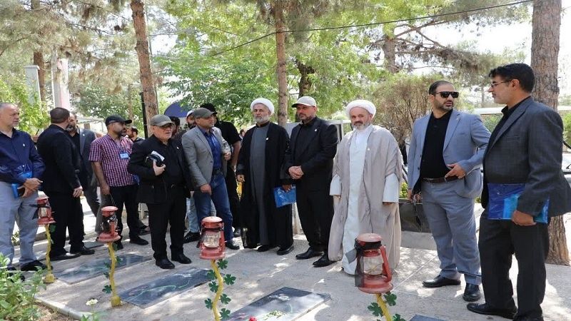 DİRENİŞ EKSENİ ÜLKELERİNİN ŞEHİTLER MEZARLIĞI YÖNETİCİLERİ TAHRAN'DA BULUŞTU