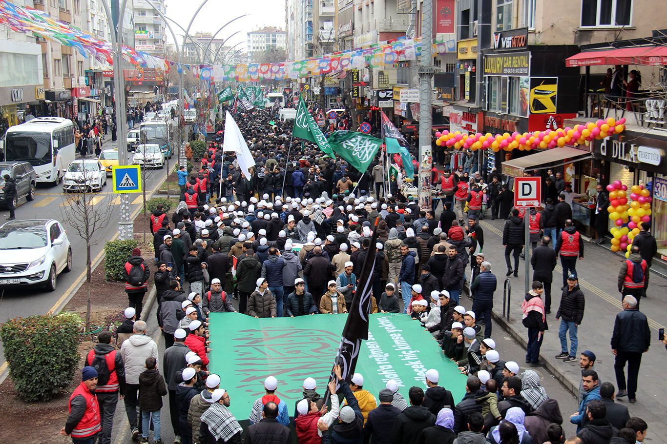 DİYARBAKIR'DA AKSA TUFANINA DESTEK YÜRÜYÜŞÜ DÜZENLENDİ (VİDEO)