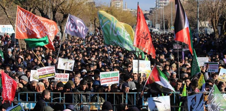 DİYARBAKIR'DA KUDÜS BİZİMDİR MİTİNGİ DEVAM EDİYOR (CANLI YAYIN)