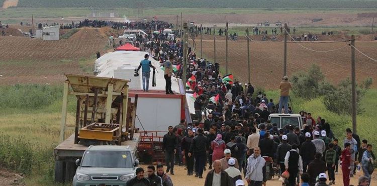 GAZZE'DE BÜYÜK DÖNÜŞ YÜRÜYÜŞÜ BAŞLADI GAZZELİ GENÇLERLE SİYONİST ASKERLER ARASINDA ÇATIŞMA YAŞANIYOR (CANLI YAYIN) 