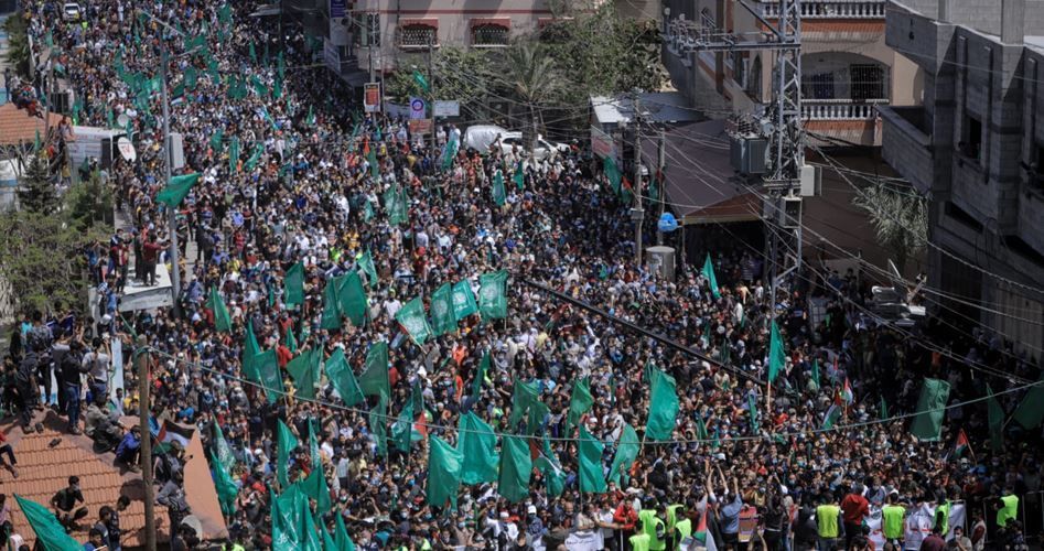 GAZZE HALKI SEÇİMLERİN ERTELENMESİNİ PROTESTO ETTİ