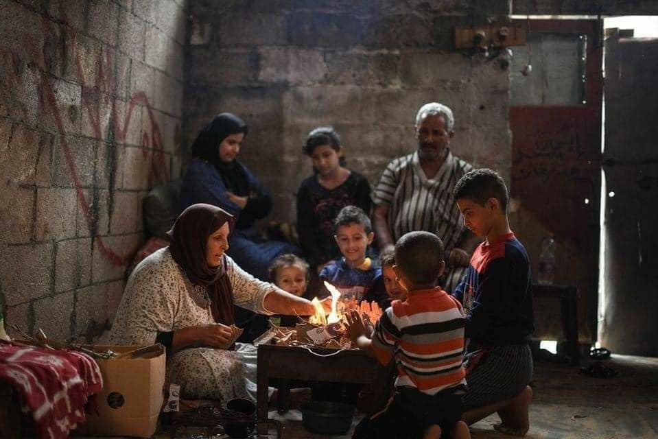 GAZZE ŞERİDİ'NİN HAN YUNUS ŞEHRİNDE FİLİSTİNLİLERİN YÜREK YAKAN DURUMU (FOTO)