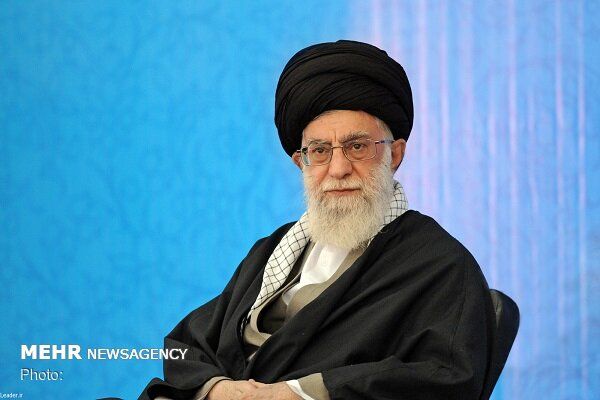 İMAM HAMENEİ FRANSIZ GENÇLERE SESLENDİ