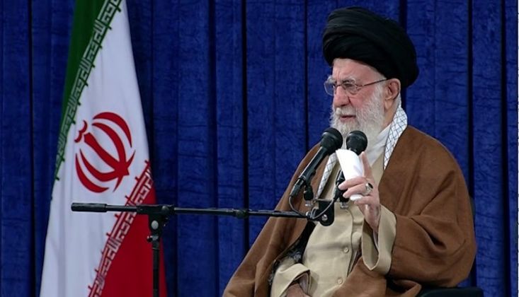 İMAM HAMENEİ: MEL'UN SİYONİST REJİM GAZZE'DE YENİLİYOR