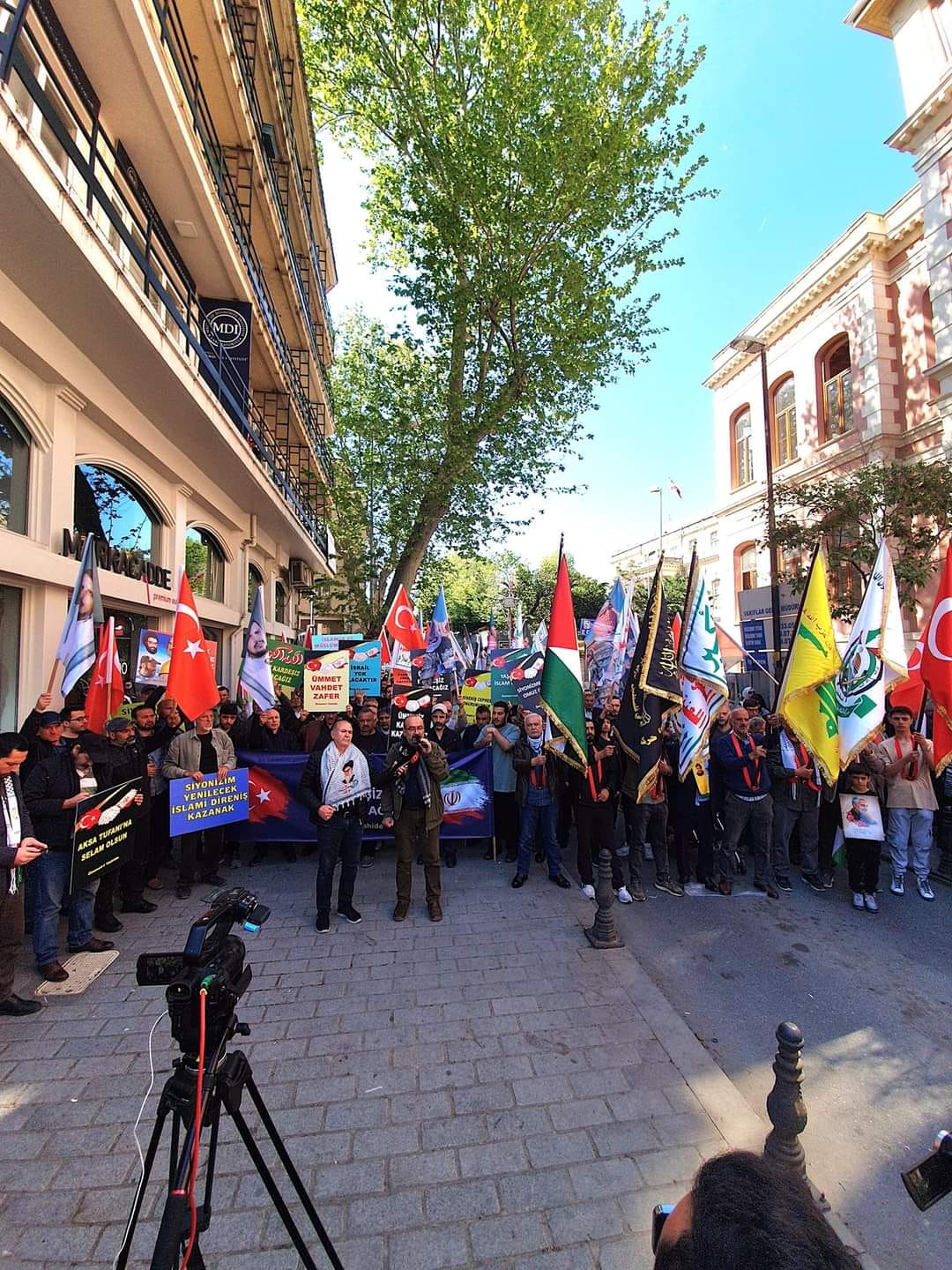 İSTANBUL'DA SİYONİST İSRAİL'E KARŞI TÜRKİYE-İRAN DAYANIŞMASI EYLEMİ (VİDEO)