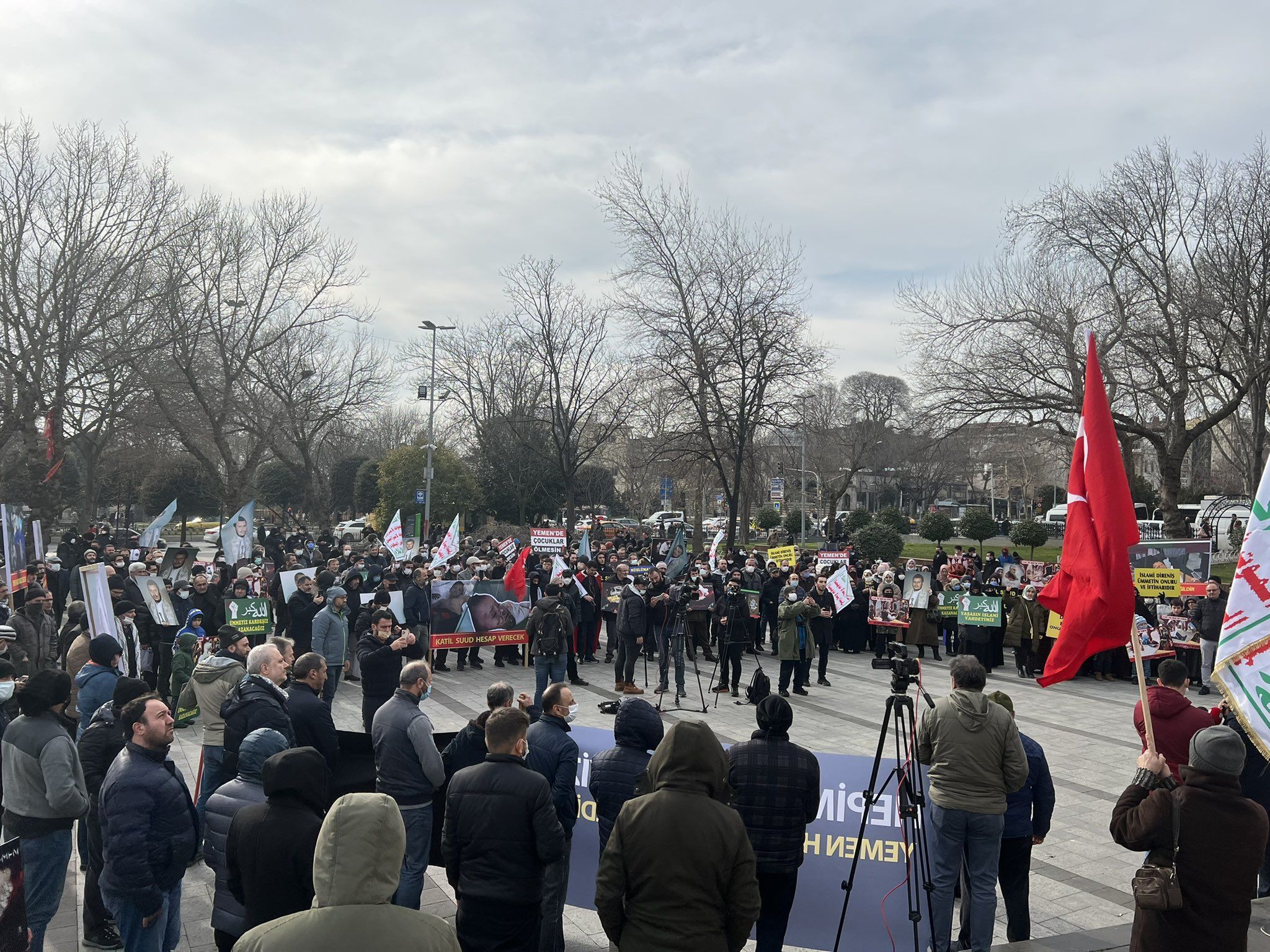 İSTANBUL'DA YEMEN'E DESTEK GÖSTERİSİ DÜZENLENDİ