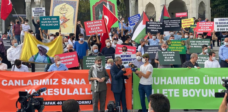 KUTSAL DEĞERLERİMİZE YAPILAN HAKARETLER VE SİYONİST REJİM İLE İŞBİRLİĞİ YAPAN ARAP REJİMLERİ İSTANBUL'DA PROTESTO EDİLDİ(VİDEO-FOTO)