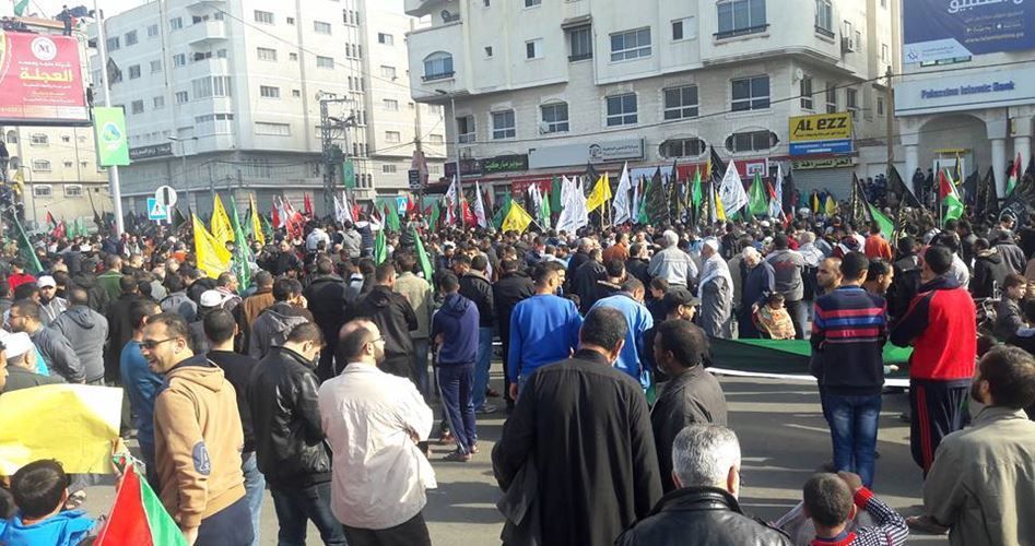 LÜBNAN'DAKİ ŞATİLA KAMPINDA KUDÜSLÜ MÜSLÜMANLARA DESTEK GÖSTERİSİ YAPILDI (VİDEO)