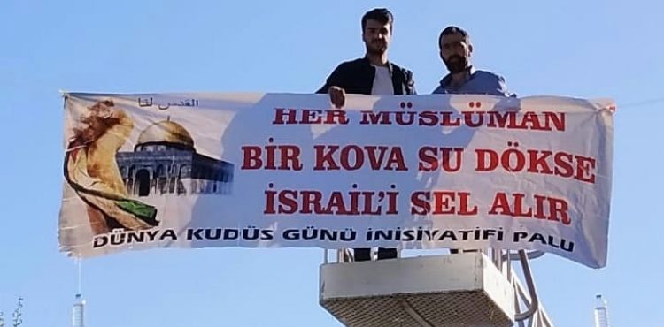 PALU'DA DÜNYA KUDÜS GÜNÜ MÜNASEBETİYLE CADDEYE AFİŞ ASILDI (FOTO)