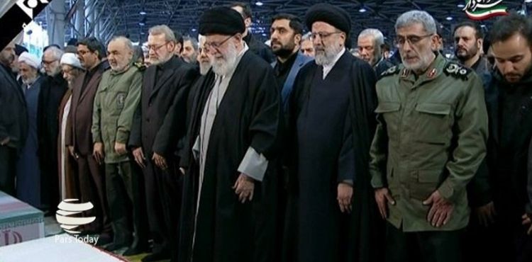 ŞEHİT KASIM SÜLEYMANİ'NİN CENAZE NAMAZINI İMAM HAMENEİ KILDIRDI