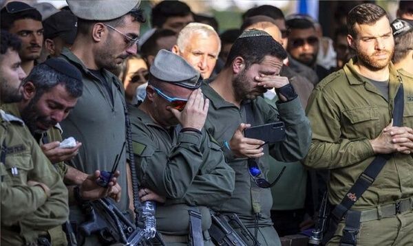 SİYONİST ASKERLER NETANYAHU'YA KAZAN KALDIRDI
