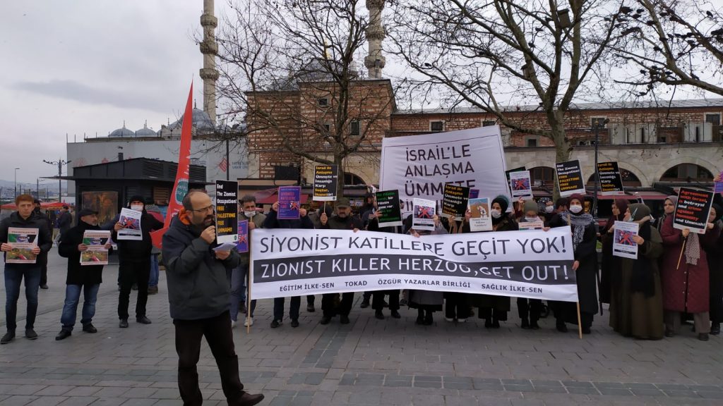 SİYONİST HERZOG'UN TÜRKİYE'YE DAVET EDİLMESİ İSTANBUL EMİNÖNÜ'NDE PROTESTO EDİLDİ (VİDEO)