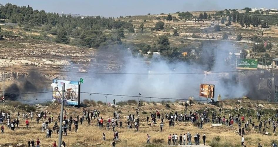 SİYONİST İŞGAL GÜÇLERİ NABLUS'TA BARIŞÇIL YÜRÜYÜŞE VAHŞİCE MÜDAHALE ETTİ