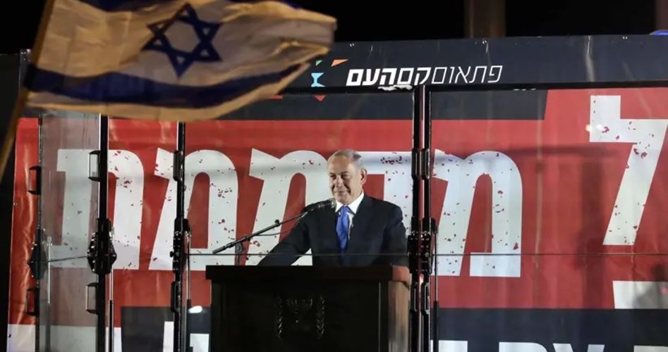 KATİL NETANYAHU CAM PANELLERİN ARKASINDA KONUŞTU