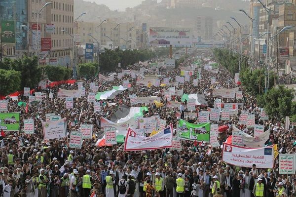 YEMEN'DE BAZI ARAP KRALLIKLARININ KORSAN İSRAİL İLE ANLAŞMA YAPMASI PROTESTO EDİLDİ